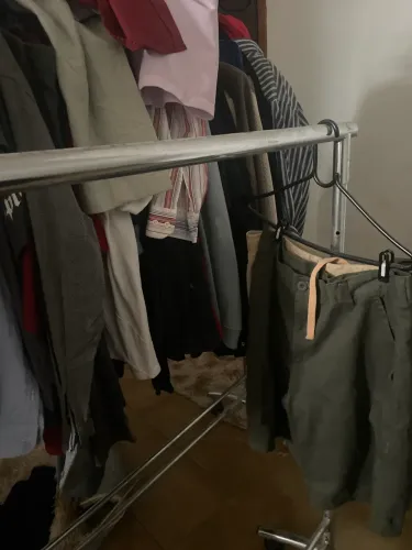 Roupas masculinas de marcas renomadas para brechó