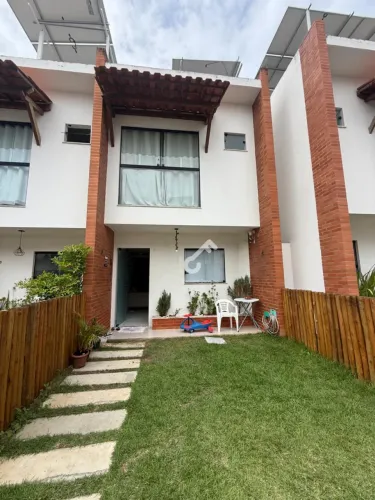 CENTRO, Lauro de Freitas. Duplex com ENERGIA SOLAR em condomínio fechado familiar composta