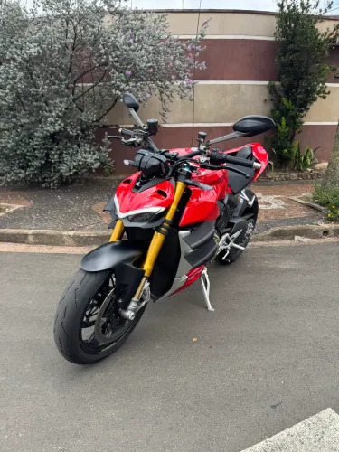 Ducati Streetfighter V4s