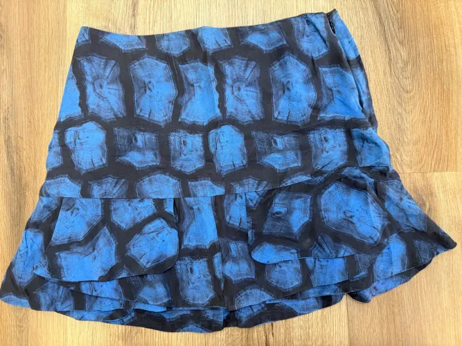 Vendo saia da ANIMALE azul, tamanho 40