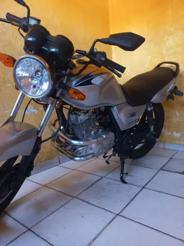 Moto yes bem conservada