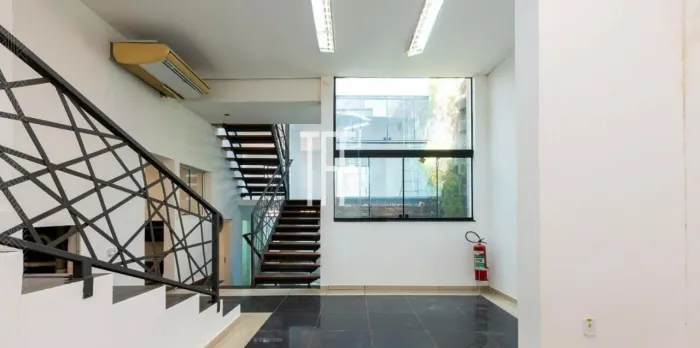 Casa comercial à venda e para alugar no Cambuí