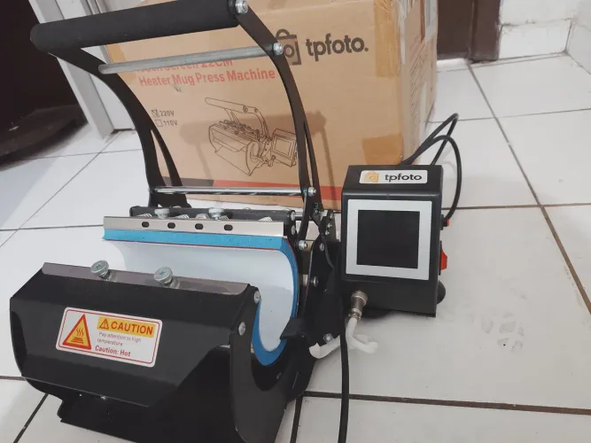 Máquina de sublimação de canecas E garrafas térmicas, novas na caixa. 
