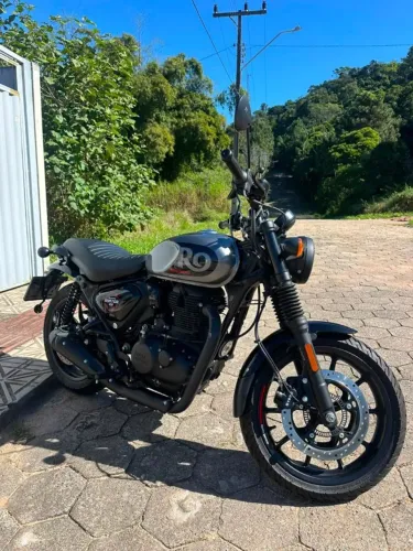 ROYAL ENFIELD HUNTER 350 2025 - 2.200km - Moto único dono