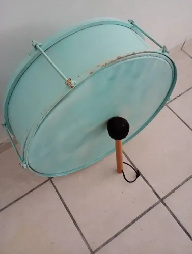 Vendo zabumba bem antigo