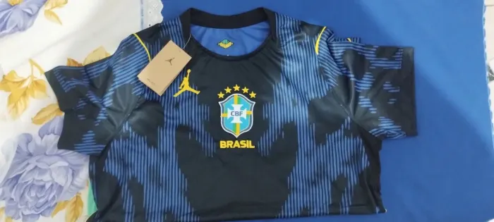 Camisa Azul Seleção Brasileira NOVA <br>Tamanho G<br>LACRADA!