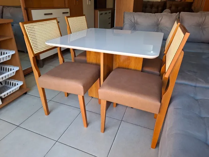 Jogo Completo De Mesa De Jantar Tampo de Vidro Laqueado.