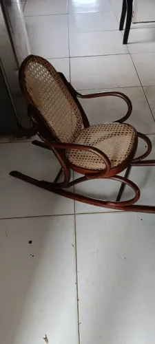 Mini cadeira antiga para crianças