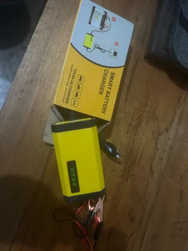 Carregador de bateria de carro e moto