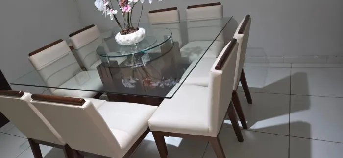 Mesa de jantar com tampo de vidro com 8 lugares