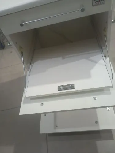 Cômoda com fechamento.