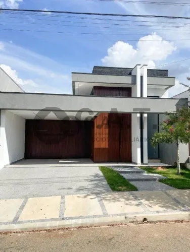 Casa em condomínio à venda em Sorocaba-SP, 3 quartos, 1 suíte, 2 salas, 2 banheiros, 4 vag