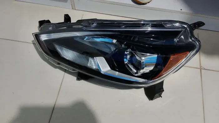Farol Nissan Sentra lado esquerdo