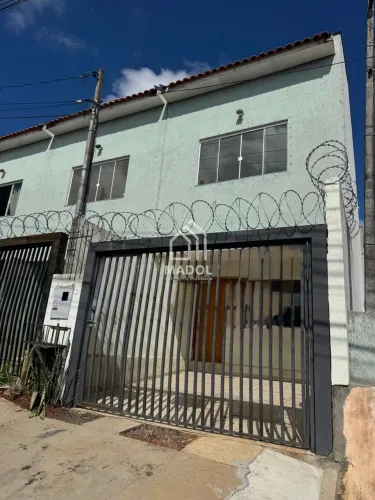 Sobrado em Uvaranas para locação, por R$ 1.200,00.