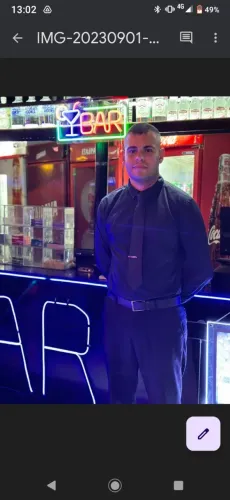 Garçom, profissional a mais de 7 anos