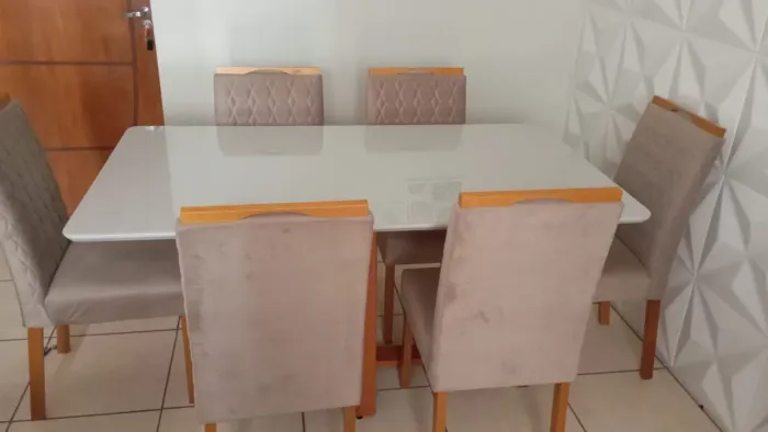Mesa de jantar seis cadeiras novíssima
