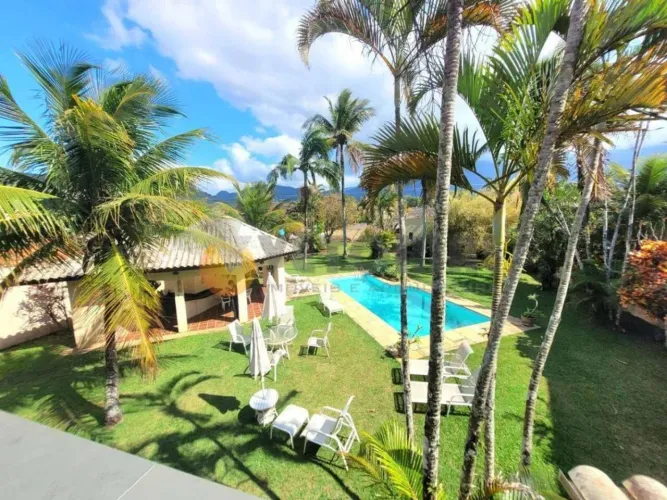 Sobrado à venda em Caraguatatuba, Praia do Capricórnio, com 7 quartos, 454m²
