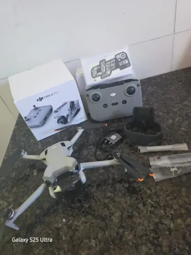 Drone DJI Mini 4 Pro Stantart
