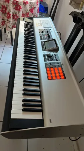 Teclado Roland Fantom X8