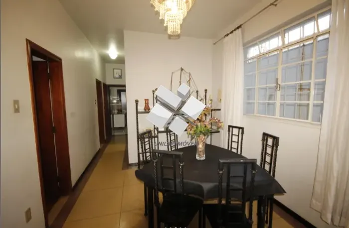 Casa à venda, 8 quartos, 2 suítes, 2 vagas, Nova Suíssa - Belo Horizonte/MG