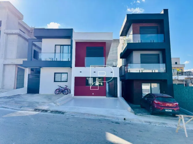 Casa Nova à Venda em Condomínio Fechado | 3 Suítes | Área Gourmet | Acabamento de Alto Pad