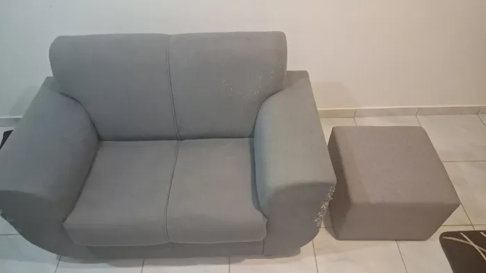 Sofá 2 lugares + puff