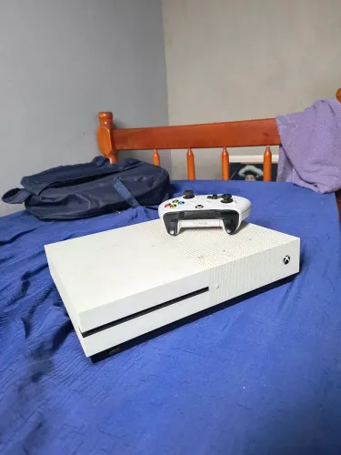 XBOX ONE S, 1TB + 1 controle