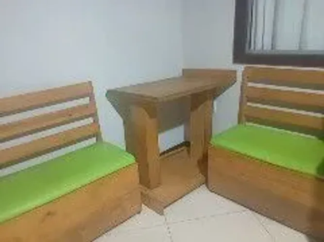 Mesa e cadeiras 