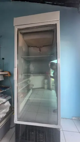 Vende-se freezer, novo e semi-novo, bem conservado, nenhum problema