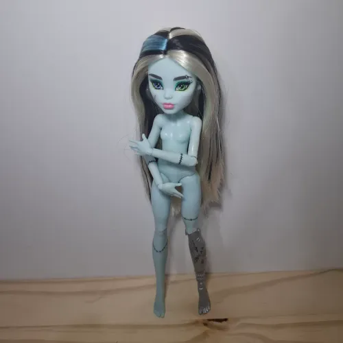 MONSTER HIGH FRANKIE SCARE-ADISE ISLAND g3
