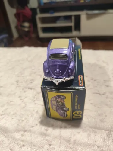 Miniatura 1:64 Fusca roxo Methinbox