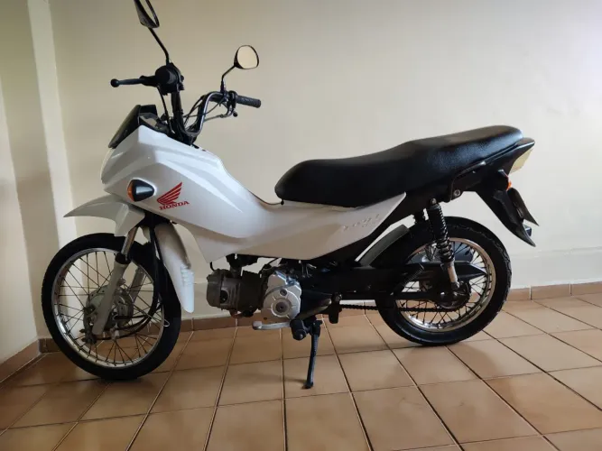 Vendo Honda pop 110i moto muito boa e conservada ela tem csv no doc.