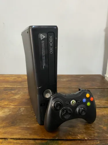 XBOX 360 + 1 CONTROLE ORIGINAL (ENVIO OLX PAY)