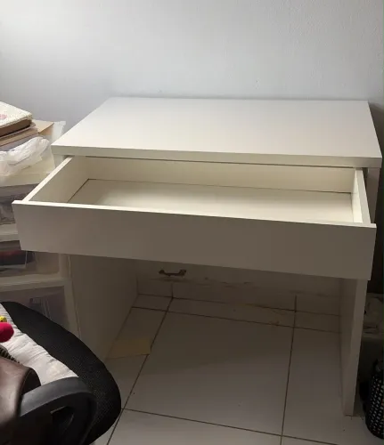 Escrivaninha / Penteadeira Estilo IKEA Branca - Excelente Estado