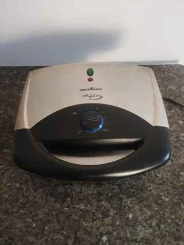 GRILL E SANDUICHEIRA BRITÂNIA MEGA 2N