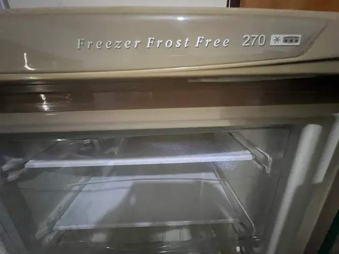 Vende se Freezer Brastemp Vertical 270 L