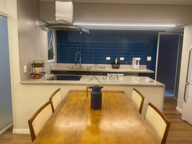 Oportunidade - Casa Sobrado - Cidade de Morumbi - 4 Dormitórios - 150m².