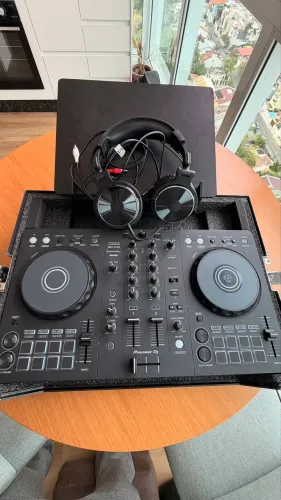 Vendo DDJ FLX4 + hardcase + fone profissional