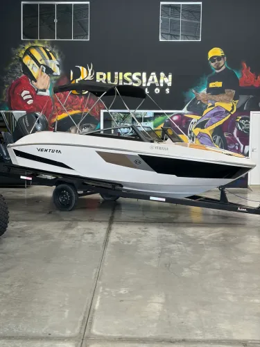 LANCHA VENTURA 2025
