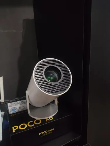 Projetor Hy300 Com Android e Wifi (Som embutido)<br><br>Embutido e Blutetooth) Youtube Netflix