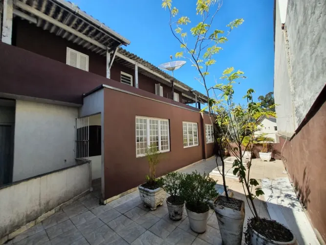 IMÓVEL COMERCIAL AO LADO DO CENTRO DE EMBU DAS ARTES-SP.