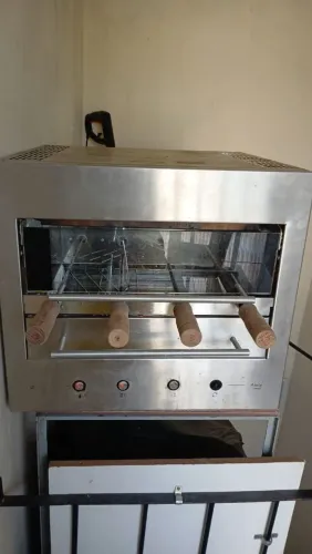 Vendo 1 forno assador elétrico com 4 espetos!