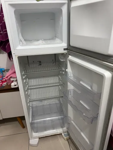 Geladeira/Refrigerador Electrolux Cycle Defrost 260 Litros Branco DC35A - 110V