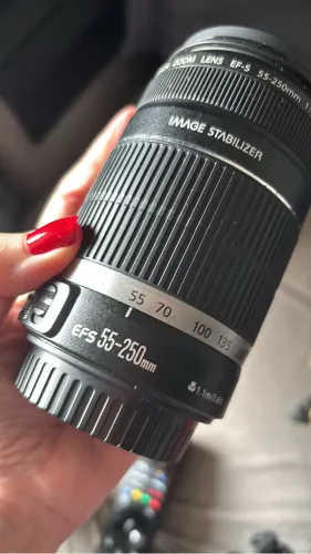 Maquina fotográfica e acessórios