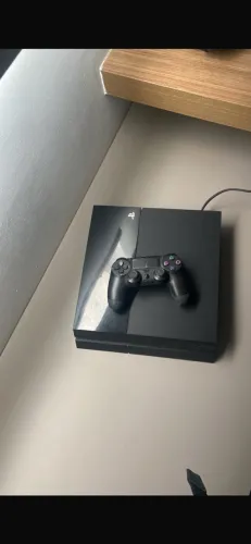 PS4 com jogos digitais.