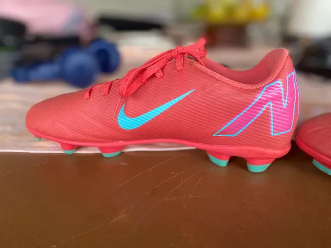 Chuteira Nike mercurial 