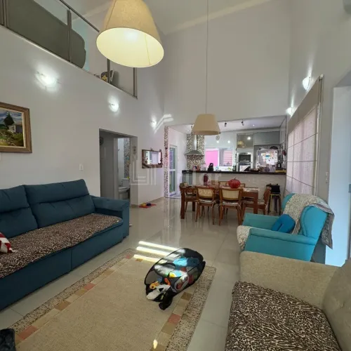Casa de Luxo em Condomínio: 3 Quartos, 3 Suítes, 6 Banheiros na Terras do Vale - Caçapava-
