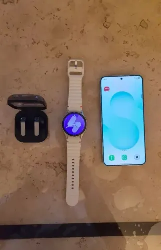 Samsung Galaxy s25 256gb + Galaxy watch 7 40mm + Galaxy buds 4 (Impecáveis)