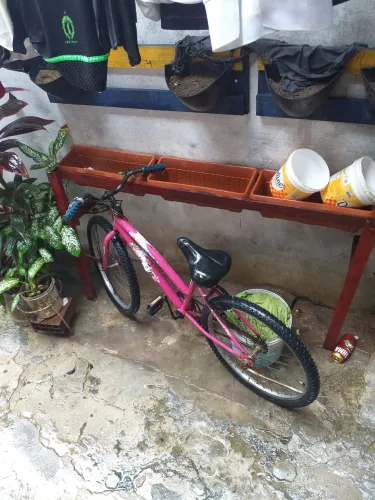 Uma bicicleta ele ta usado mais ta bom