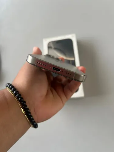 Vendo iPhone 16 pro 256 Titanium Natural seminovo